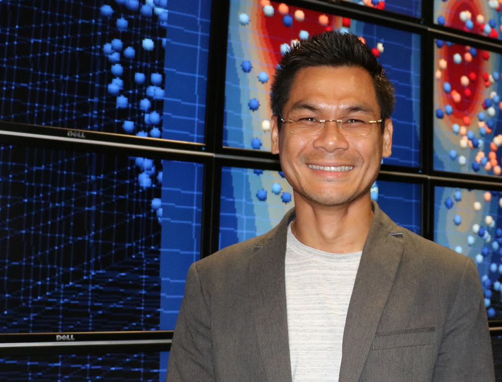 Tan Bui-Thanh in visualization lab